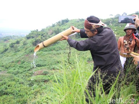 Kisah Kampung Adat Cirendeu dan Tragedi Kuburan Massal Pemulung