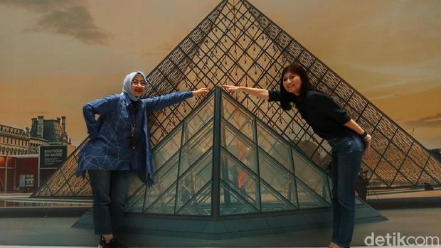 Manjakan Nasabah, Bank Mega Tawarkan Paket Tour Keliling Dunia