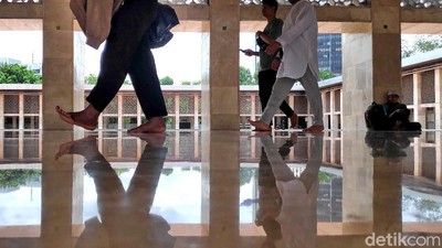 Melihat Suasana Masjid Istiqlal Jelang Aksi 212