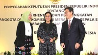Sebagai Anggota Dewan Komisioner LPS merangkap Kepala Eksekutif diharapkan dapat berkolaborasi dan mewaspadai tantangan ekonomi baik dari dalam dan luar negeri, menjalankan fungsi penjaminan dan resolusi secara efektif, serta meningkatkan pencapaian kinerja LPS yang semakin baik dan berkelanjutan di masa datang, kata Sri Mulyani dalam keterangan tertulis, Kamis (20/2/2020).