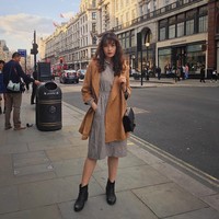 Eropa menjadi salah satu destinasi favorit Carla. Ini Gaya Carla saat traveling ke London, Inggris. (Foto: Instagram)