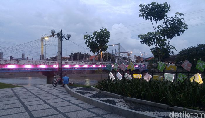Potret Banjir Kanal Barat yang Jadi Tempat Wisata di Semarang  Foto 5