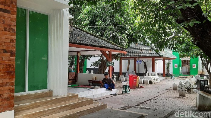 Oktober 2019, Pemkot Surabaya mulai merenovasi Makan Mbah Bungkul. Musala yang ada di sekitar makam dijadikan masjid dan sudah selesai.