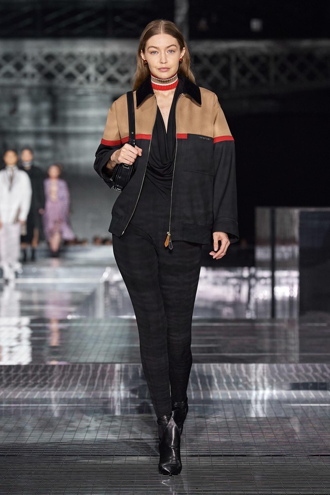 Fashion show terbaru Burberry ready to wear fall/winter 2020 yang diadakan di Olympia, London Fashion Week 2020, London, Inggris, Senin [17/2/2020]. Foto: dok. Vouge.