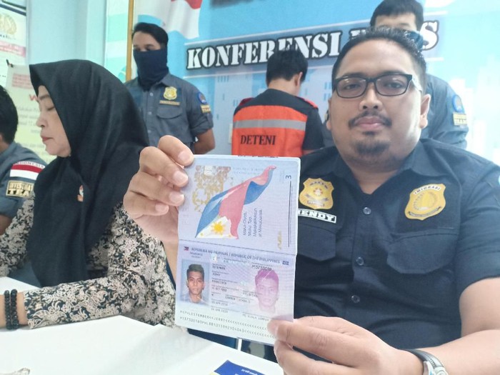 Kantor Imigrasi Parepare deportasi WN Filipina yang masuk RI dengan cara ilegal (Dok. Istimewa)
