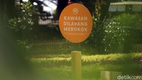 Papan penanda itu diketahui terpasang guna mendukung rancangan peraturan daerah (Raperda) Kawasan Tanpa Rokok (KTR) di Kota Bandung.
