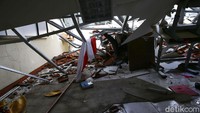 Diduga bangunan itu rusak karena terdampak cuaca buruk pada Jumat (21/2/2020) pukul 02.45 WIB.