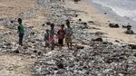 Miris! Tumpukan Sampah Cemari Pantai Kedonganan Bali