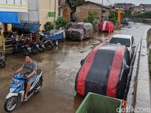 Dua Tetangga Ribut sampai Adu Jotos Gegara Urusan Parkir Mobil di Jalan