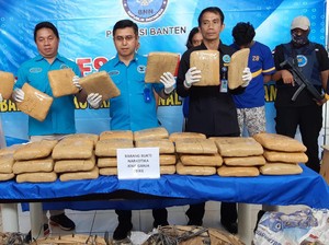 BNNP Banten Gagalkan Penyelundupan 50 Kg Ganja dari Aceh
