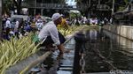 Massa Aksi 212 Salat Asar Berjemaah di Medan Merdeka Barat
