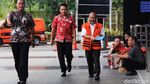 Eks Anggota DPRD Bandung Umbar Senyuman Saat Diperiksa KPK