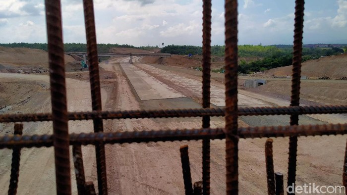 Proyek tol pertama di Aceh yang hubungkan Banda Aceh-Sigli terus dikebut, seksi IV Indrapuri-Blang Bintang jadi yang paling jauh progresnya. Bagaimana rupanya?