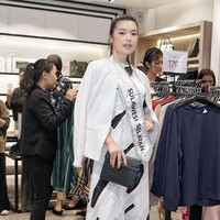 Carla Yules lahir di Surabaya, Jawa Timur, pada 8 Juli 1996. Ia memiliki tinggi badan 175 cm. Carla lahir dan besar di Surabaya, tapi orangtuanya berasal dari Makassar, Sulawesi Selatan. (Foto: Instagram)