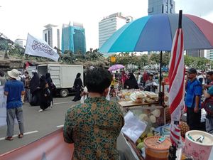 Pedagang Menanti Cuan di Aksi 212