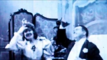 Pada gambar ini adalah salah satu adegan film The Brides Bedtime. Film ini dianggap sebagai film erotis pertama dalam sejarah perfilman. The Brides Bedtime dibuat pada tahun 1896 di Prancis. Foto: Pinterest via Gent Side