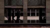Terkait dengan aksi 212 yang akan diselenggarakan di kawasan Monas, aksi itu diketahui akan digelar pukul 13.30 WIB atau setelah salat Jumat. Massa akan berunjuk rasa terkait masalah korupsi yang ada di Indonesia.
