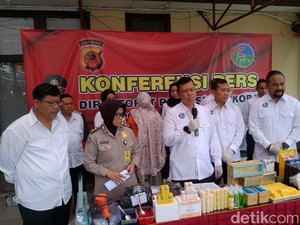 Terbongkarnya Pabrik Kosmetik Ilegal yang Dijual di Online Shop