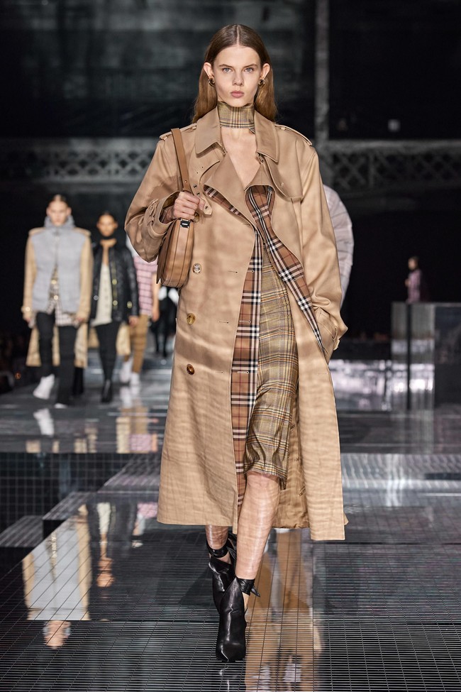 Fashion show terbaru Burberry ready to wear fall/winter 2020 yang diadakan di Olympia, London Fashion Week 2020, London, Inggris, Senin [17/2/2020]. Foto: dok. Vouge.