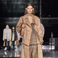 Fashion show terbaru Burberry ready to wear fall/winter 2020 yang diadakan di Olympia, London Fashion Week 2020, London, Inggris, Senin [17/2/2020]. Foto: dok. Vouge.