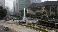 Lalu lintas di Bundaran HI terpantau lancar.
