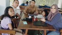  Makan siang bersama Hengky Kurniawan juga pernah dilakukan Jane dan Arsya. Ternyata mereka masih berteman baik dengan Hengky yang kini jadi wakil bupati.  Foto: instagram Jane Shalimar dan Arsya Wijaya