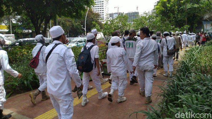 Massa Aksi 212 di Monas