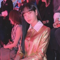 Seperti member Blackpink lain, Lisa pun menjadi langganan fashion show. Sebagai artis global, Lisa Blackpink telah diundang ke sejumlah acara fashion, mulai dari Celine, Michael Kors, hingga Mulberry. Foto: Instagram Prada