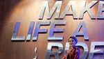 Beauty and The Beast, Nikita Mirzani di Atas Moge 1.100 cc