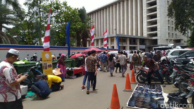 Massa 212 Mulai Padati Masjid Istiqlal Jelang Aksi di Monas