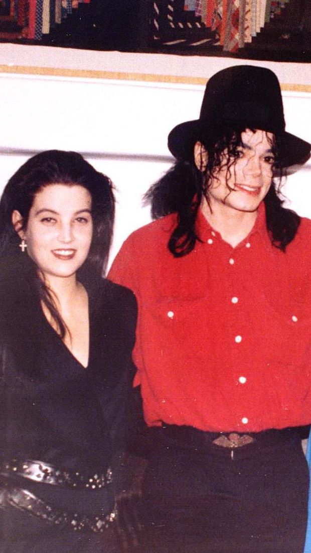 Lisa Marie Presley dan Michael Jackson.