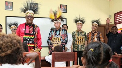 Bank Mega Renovasi SD Aloysius YPPK Tillemans di Papua