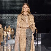 Fashion show terbaru Burberry ready to wear fall/winter 2020 yang diadakan di Olympia, London Fashion Week 2020, London, Inggris, Senin [17/2/2020]. Foto: dok. Vouge.