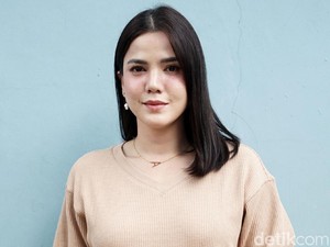 Alice Norin Sudah Negatif COVID-19, Kini Balik ke Pelukan Suami dan Anak