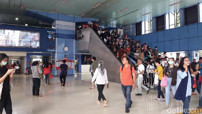 Suasana di Stasiun Juanda Menjelang Aksi 212