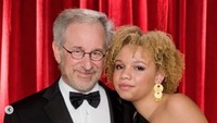 Mikaela Spielberg, putri dari Steven Spielberg dan Kate Capshaw menjadi perbincangan di seluruh dunia. Dok. Instagram