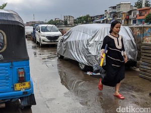 Cara Lapor Bila Lihat Mobil Parkir di Jalan Umum
