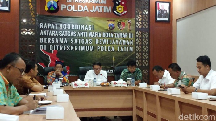 Satgas Anti-Mafia Bola Polda Jatim akan memelototi setiap pertandingan Liga 1 mulai 29 Februari mendatang. Tujuannya agar pertandingan berjalan tanpa kecurangan.
