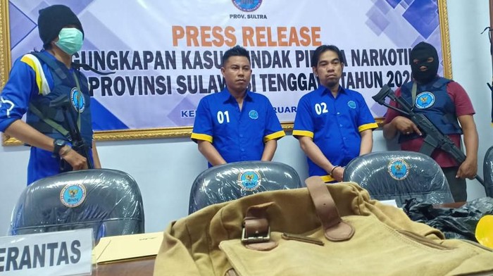 BNNP Sultra tangkap dua penyelundup narkoba, sabu seberat 1.008 gram diamankan (dok. BNNP Sultra)