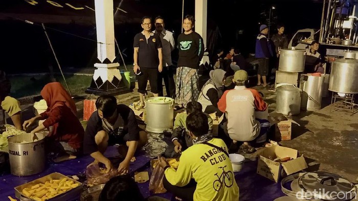 Suasana dapur umum korban banjir di Kota Pekalongan, 21/2/2020