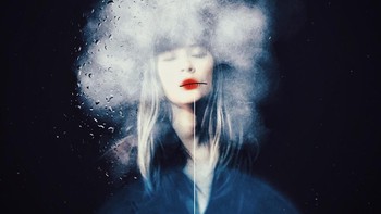 Jawara kategori Self Portaits  dimenangi oleh  Eliza Tsitsimeaua Badoiu. Dipotret menggunakan iPhone 6s. Foto: Mobile Photography Awards
