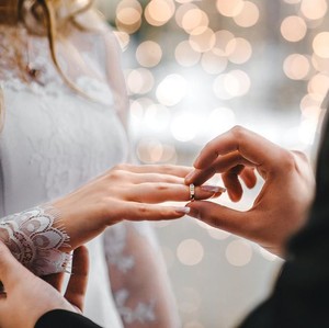 Ayat-ayat Tentang Wanita yang Diciptakan dari Tulang Rusuk Pria Ayat-ayat Tentang Wanita yang Diciptakan dari Tulang Rusuk Pria
