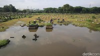 Pemandangan ini jamak terlihat saat musim hujan.