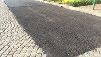 Pihak Jakpro membenarkan aspal di area Monas sisi timur itu merupakan uji coba aspal untuk sirkuit Formula E. Pengaspalan dilakukan dengan dua metode, sandsheet dan geotextile. (Foto: Ibnu Hariyanto/detikcom)