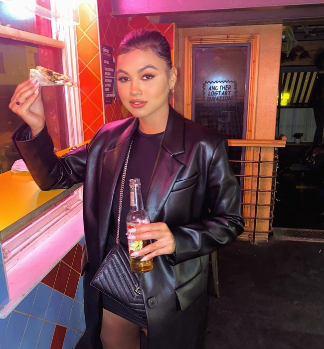 Wanita asal Liverpool, Inggris itu ditemukan oleh agensi model yang melihat foto-foto di Instagramnya. Saat itu, Ruby sempat menjadi model untuk brand pakaian renang milik temannya. Ia kemudian mengunggah foto-foto tersebut. Foto: dok. Instagram