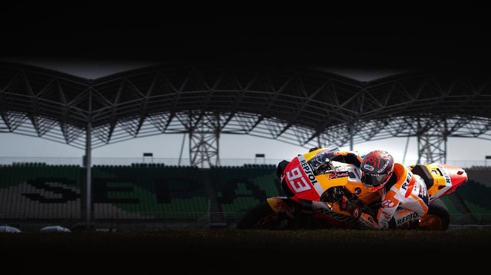 Repsol Honda Teams Spanish rider Marc Marquez takes a corner during the last day of the pre-season MotoGP winter test at the Sepang International Circuit in Sepang on February 9, 2020. (Photo by Mohd RASFAN / AFP)