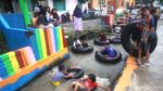 Momen Ceria Warga Sumedang River Tubing di Irigasi