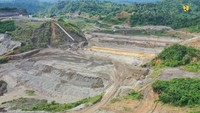 Bendungan Keureuto membendung Sungai Krueng Keureuto yang memiliki 6 anak sungai sebagai penyebab utama banjir pada daerah hilir. Dengan kapasitas tampung 215 juta/m3 memiliki manfaat utama untuk mereduksi banjir  yang kerap menggenangi wilayah di Lhoksukon sebagai Ibu Kota Kabupaten Aceh Utara.
