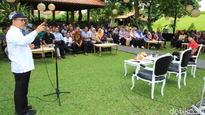 Institut Teknologi dan Bisnis ASIA ke Banyuwangi