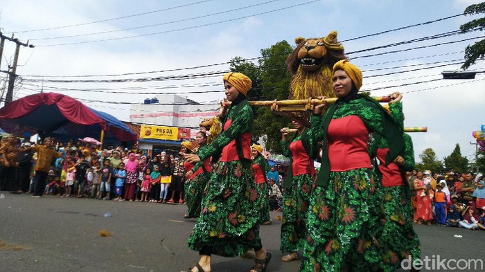 Meriah Karnaval Budaya Ulang Tahun Kota Banjar Ditonton Ribuan Warga